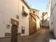 Calle ascendente   en Cilleros, Sierra de Gata