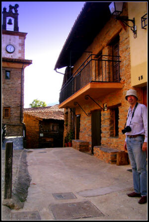 Plaza Mayor de Robledillo de Gata.