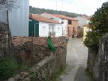 Calleja en Torrecilla de los Ángeles, en Sierra de Gata. Cáceres, Extremadura.