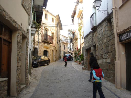 Calles preciosas y bien empedradas. Torre de Don Miguel en Sierra de Gata, Cáceres, Extremadura.