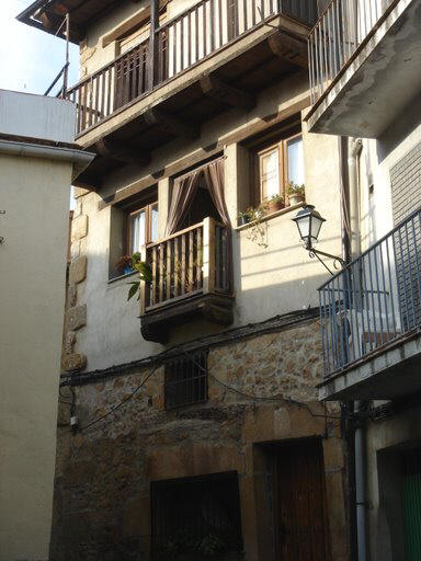 Casa nueva, bien integrada y respetando la tradición en Torre de D. Miguel, Sierra de Gata, Cäceres, Extremadura.