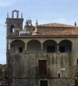 Placita situada antes de llegar a la Iglesia en Gata. Cáceres.